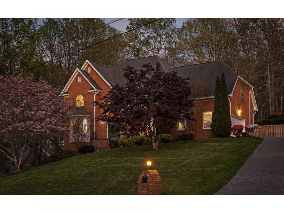 Picture of Home For Sale in Signal Mountain, Tennessee, United States