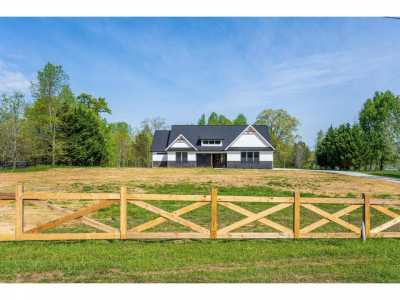 Home For Sale in Trenton, Georgia