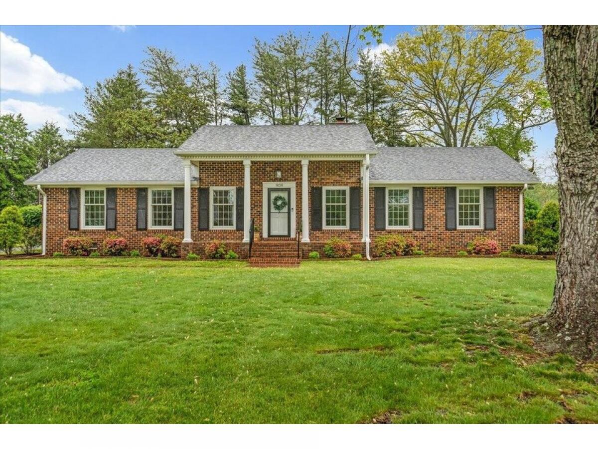 Picture of Home For Sale in Manchester, Tennessee, United States