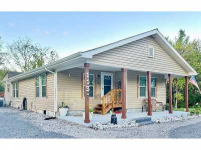 Home For Sale in Chickamauga, Georgia