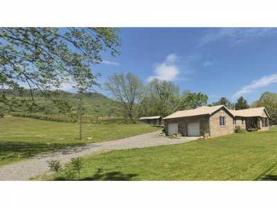 Home For Sale in Sequatchie, Tennessee