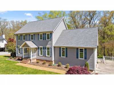 Home For Sale in Signal Mountain, Tennessee