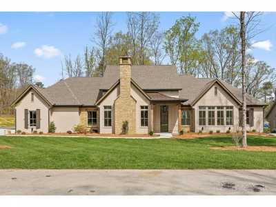 Home For Sale in Signal Mountain, Tennessee