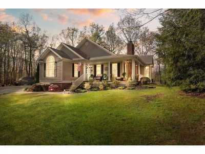 Home For Sale in Signal Mountain, Tennessee