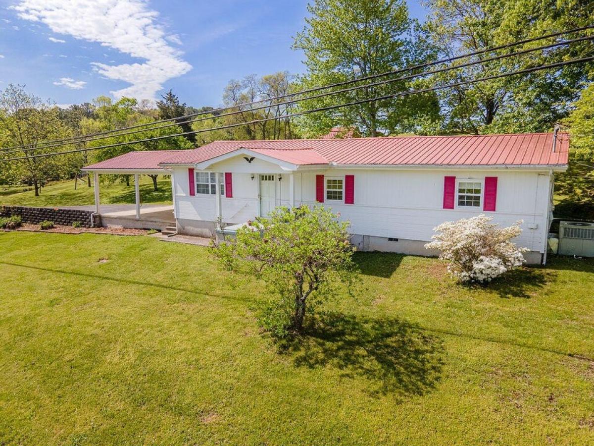 Picture of Home For Sale in Chickamauga, Georgia, United States