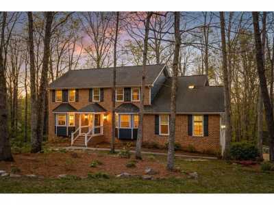Home For Sale in Signal Mountain, Tennessee
