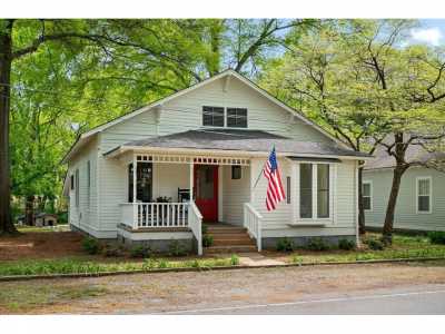 Home For Sale in Chickamauga, Georgia