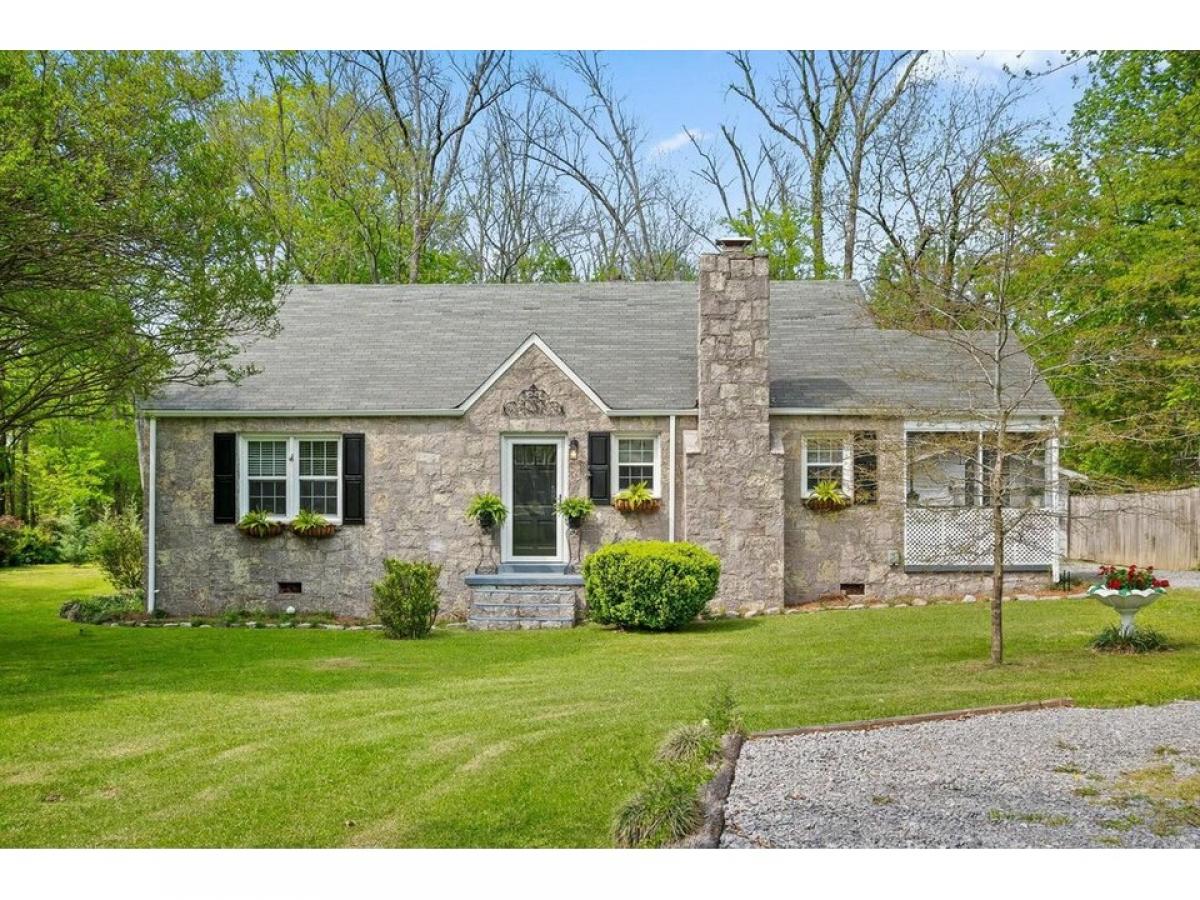 Picture of Home For Sale in Chickamauga, Georgia, United States