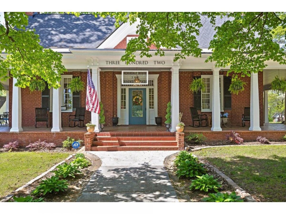Picture of Home For Sale in Lafayette, Georgia, United States