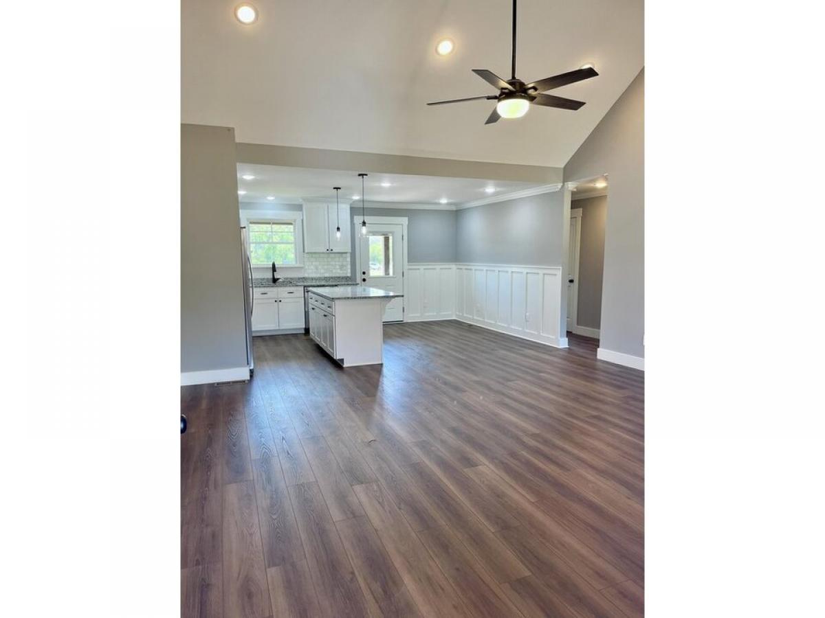 Picture of Home For Sale in Dunlap, Tennessee, United States