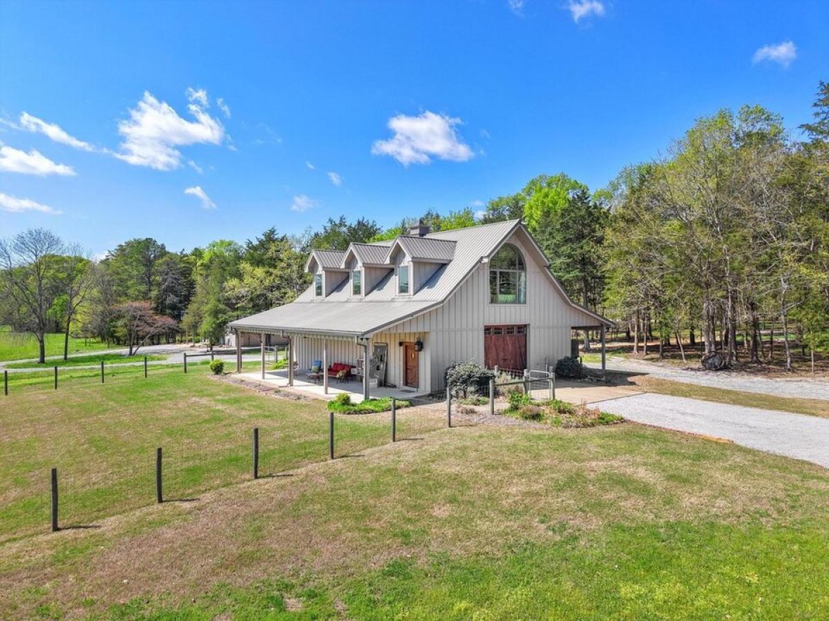 Picture of Home For Sale in Chickamauga, Georgia, United States