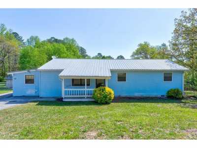 Home For Sale in Chickamauga, Georgia