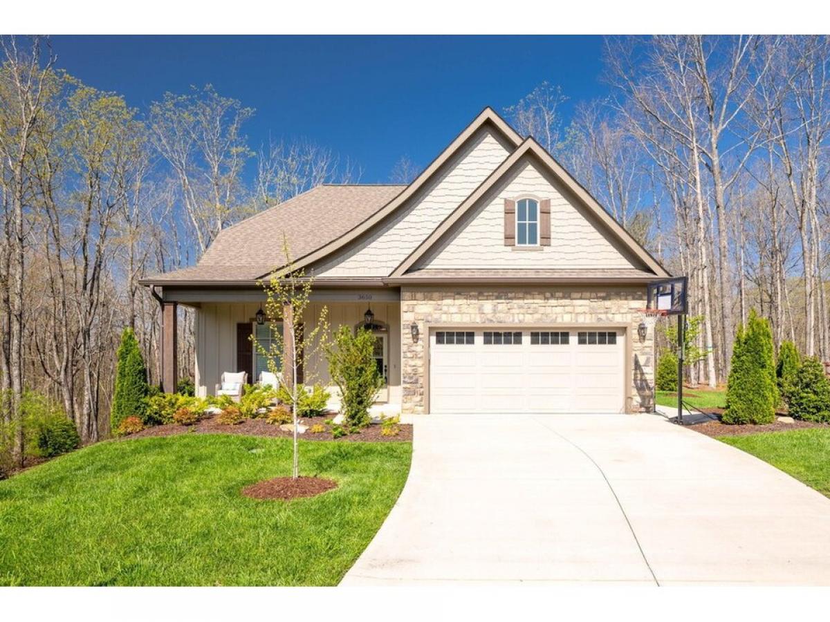 Picture of Home For Sale in Signal Mountain, Tennessee, United States