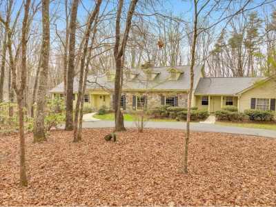 Home For Sale in Signal Mountain, Tennessee