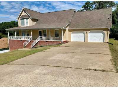 Home For Rent in Ringgold, Georgia