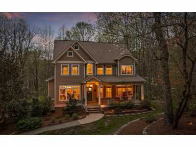 Home For Sale in Signal Mountain, Tennessee