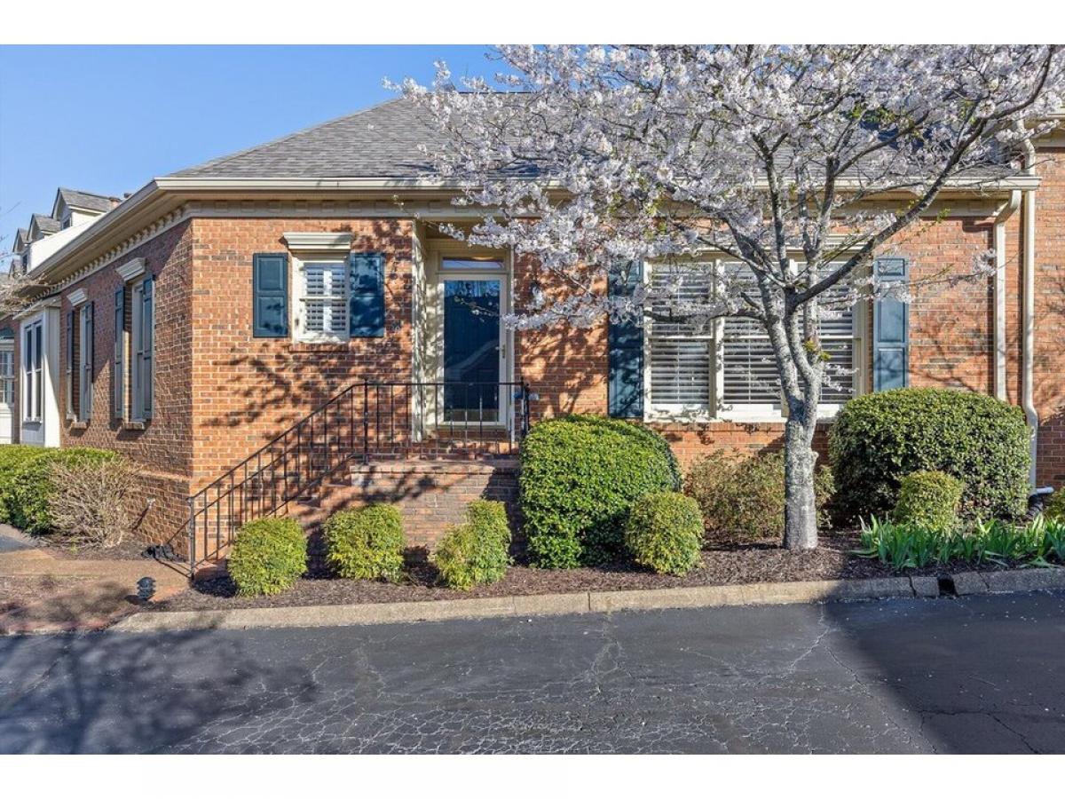 Picture of Home For Sale in Signal Mountain, Tennessee, United States