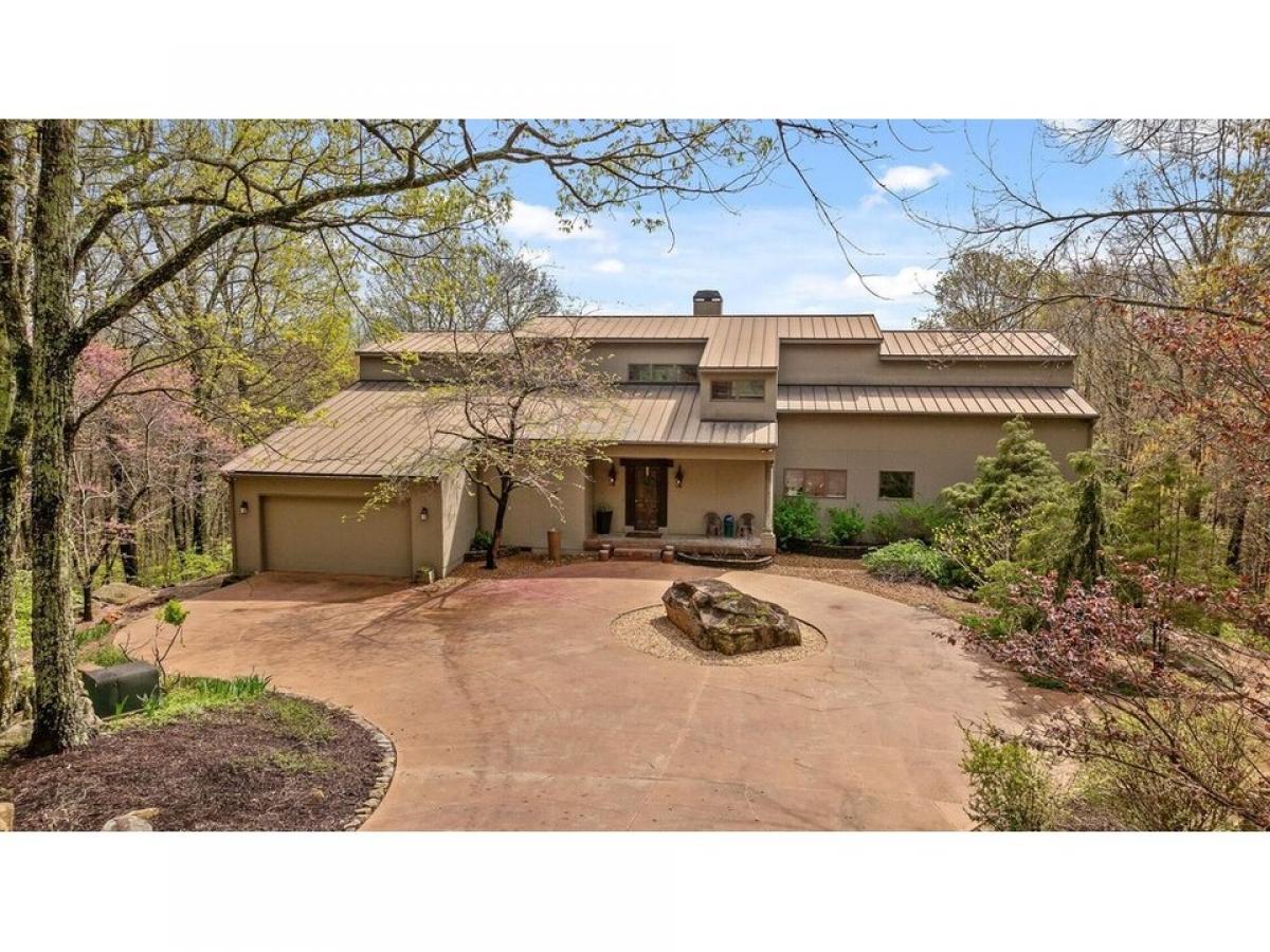 Picture of Home For Sale in Signal Mountain, Tennessee, United States