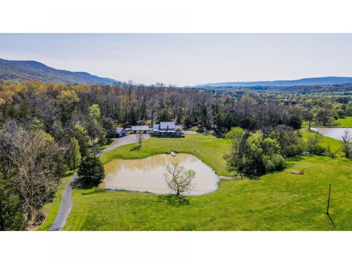 Picture of Home For Sale in Dunlap, Tennessee, United States