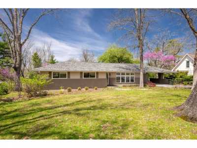 Home For Sale in Signal Mountain, Tennessee