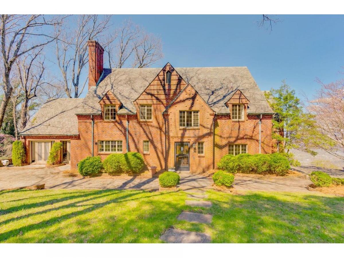 Picture of Home For Sale in Lookout Mountain, Tennessee, United States