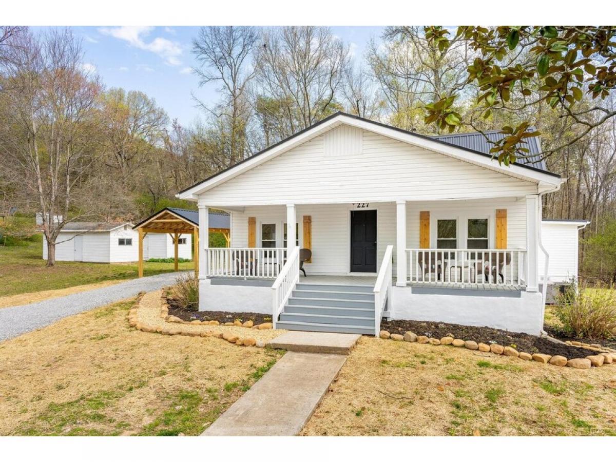 Picture of Home For Sale in Soddy Daisy, Tennessee, United States