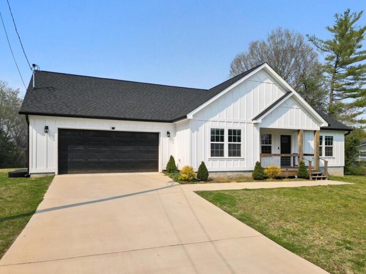 Picture of Home For Sale in Chickamauga, Georgia, United States