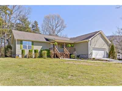 Home For Sale in Trenton, Georgia