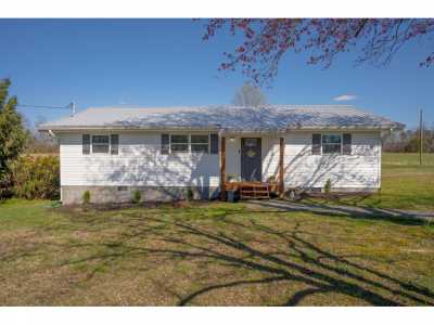 Home For Sale in Trenton, Georgia