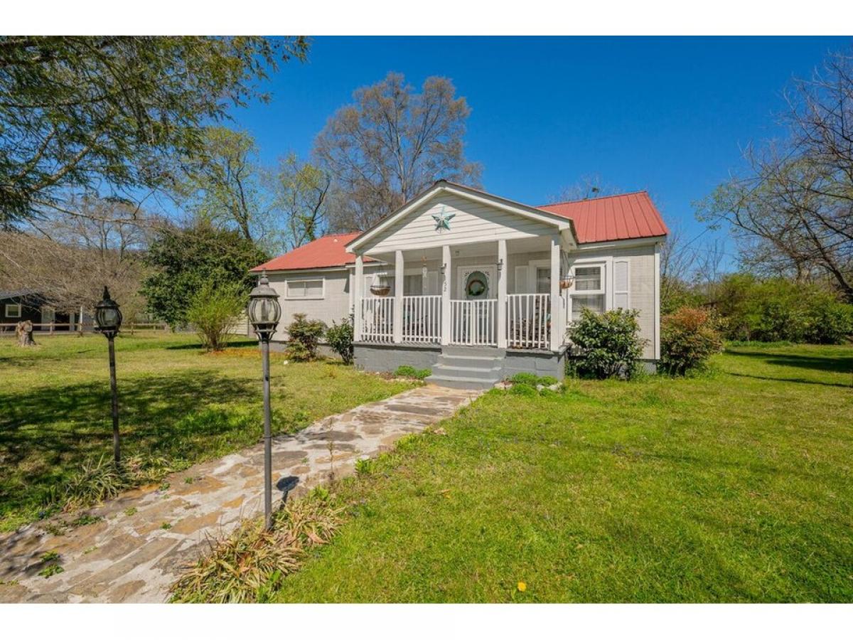 Picture of Home For Sale in Summerville, Georgia, United States