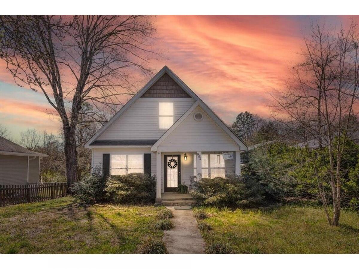 Picture of Home For Sale in Chickamauga, Georgia, United States