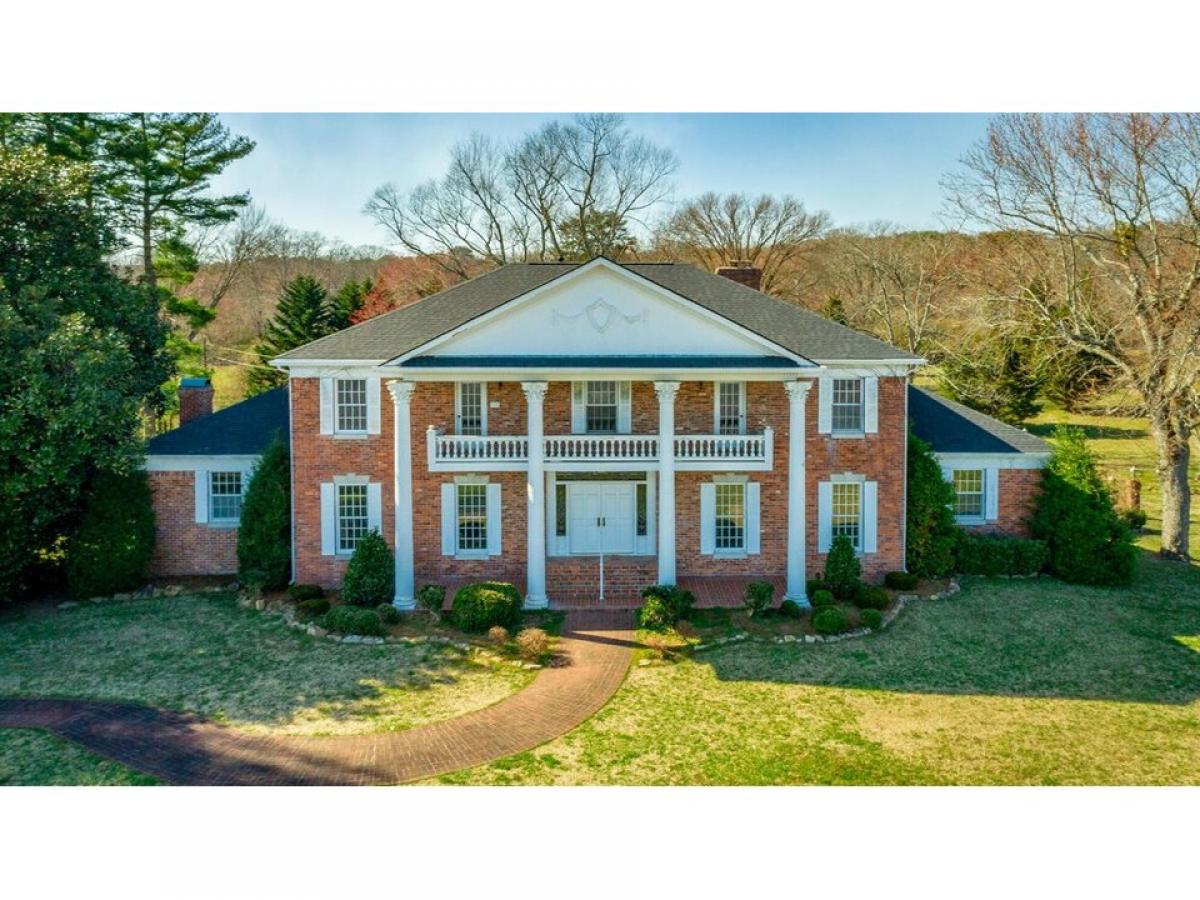 Picture of Home For Sale in Signal Mountain, Tennessee, United States