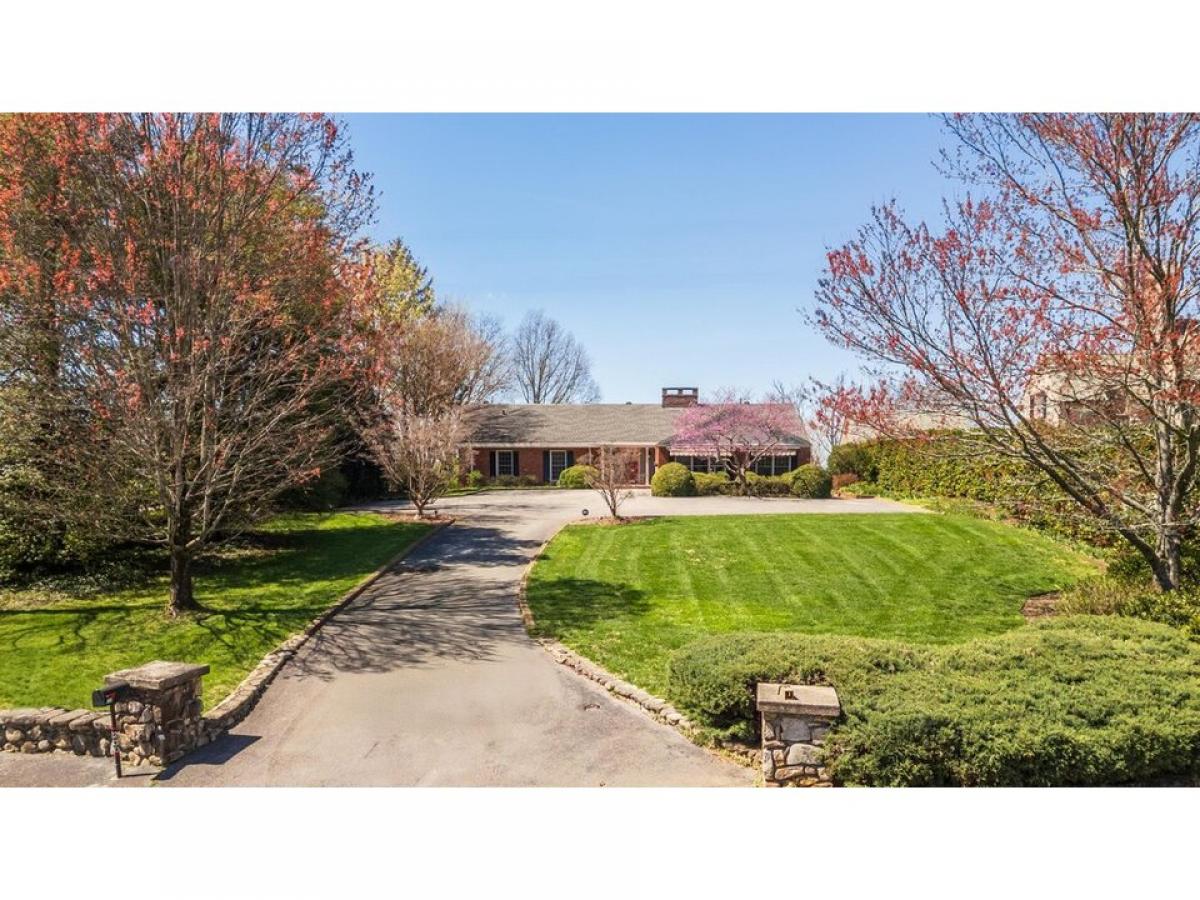 Picture of Home For Sale in Lookout Mountain, Tennessee, United States