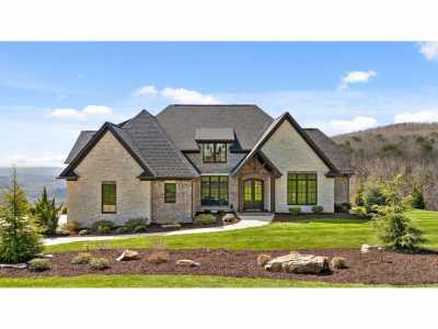 Home For Sale in Signal Mountain, Tennessee