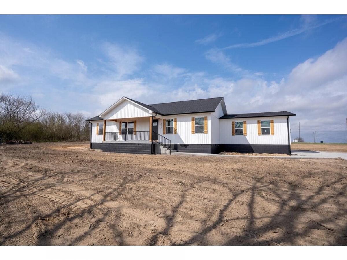 Picture of Home For Sale in Trenton, Georgia, United States