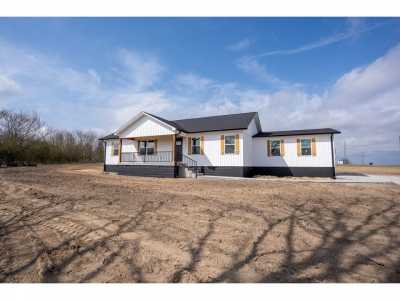 Home For Sale in Trenton, Georgia