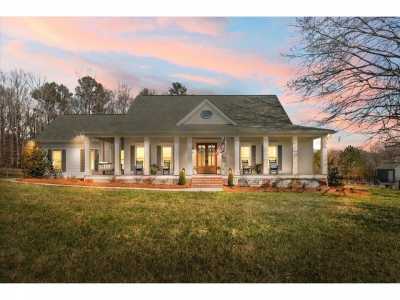 Home For Sale in Chickamauga, Georgia