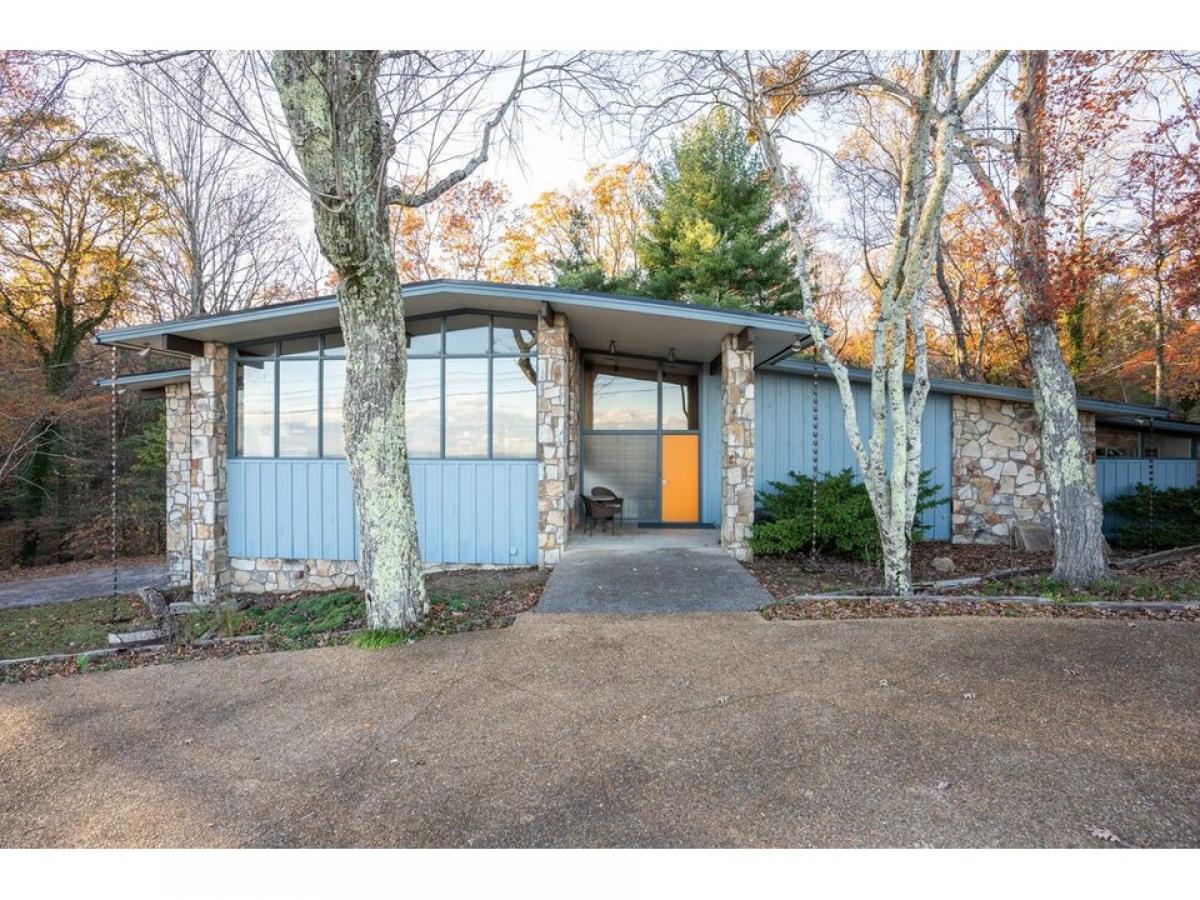 Picture of Home For Sale in Signal Mountain, Tennessee, United States
