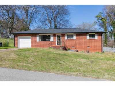 Home For Sale in Rossville, Georgia