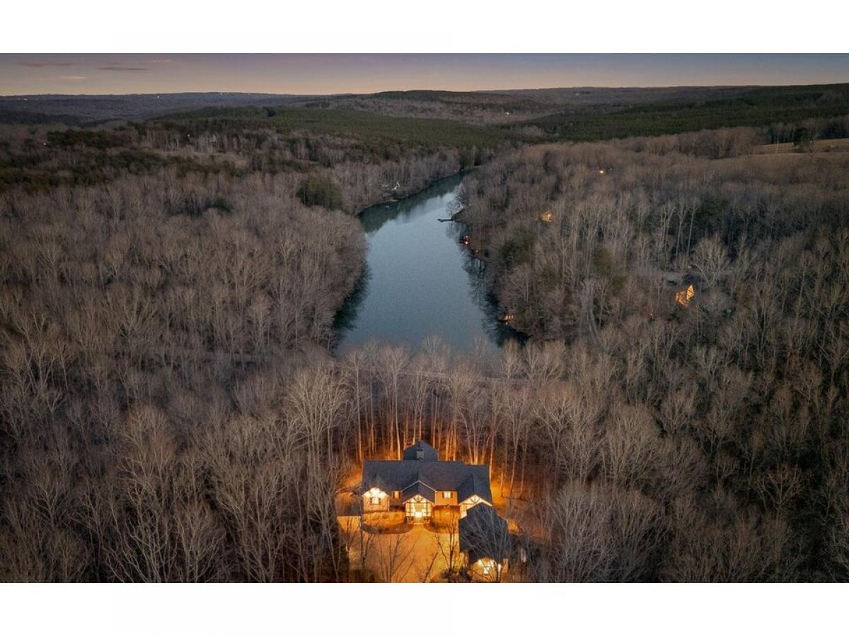 Picture of Home For Sale in Signal Mountain, Tennessee, United States