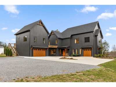 Home For Sale in Signal Mountain, Tennessee