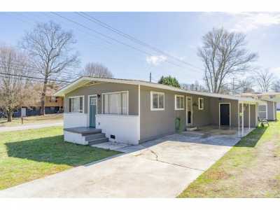 Home For Sale in Rossville, Georgia