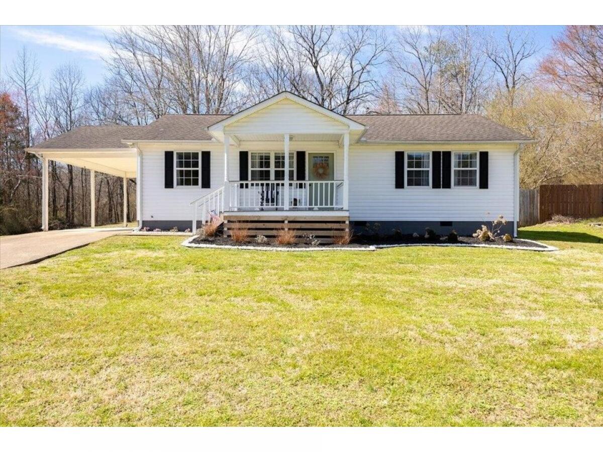 Picture of Home For Sale in Chickamauga, Georgia, United States