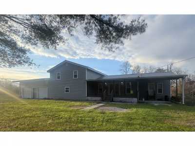 Home For Sale in Palmer, Tennessee