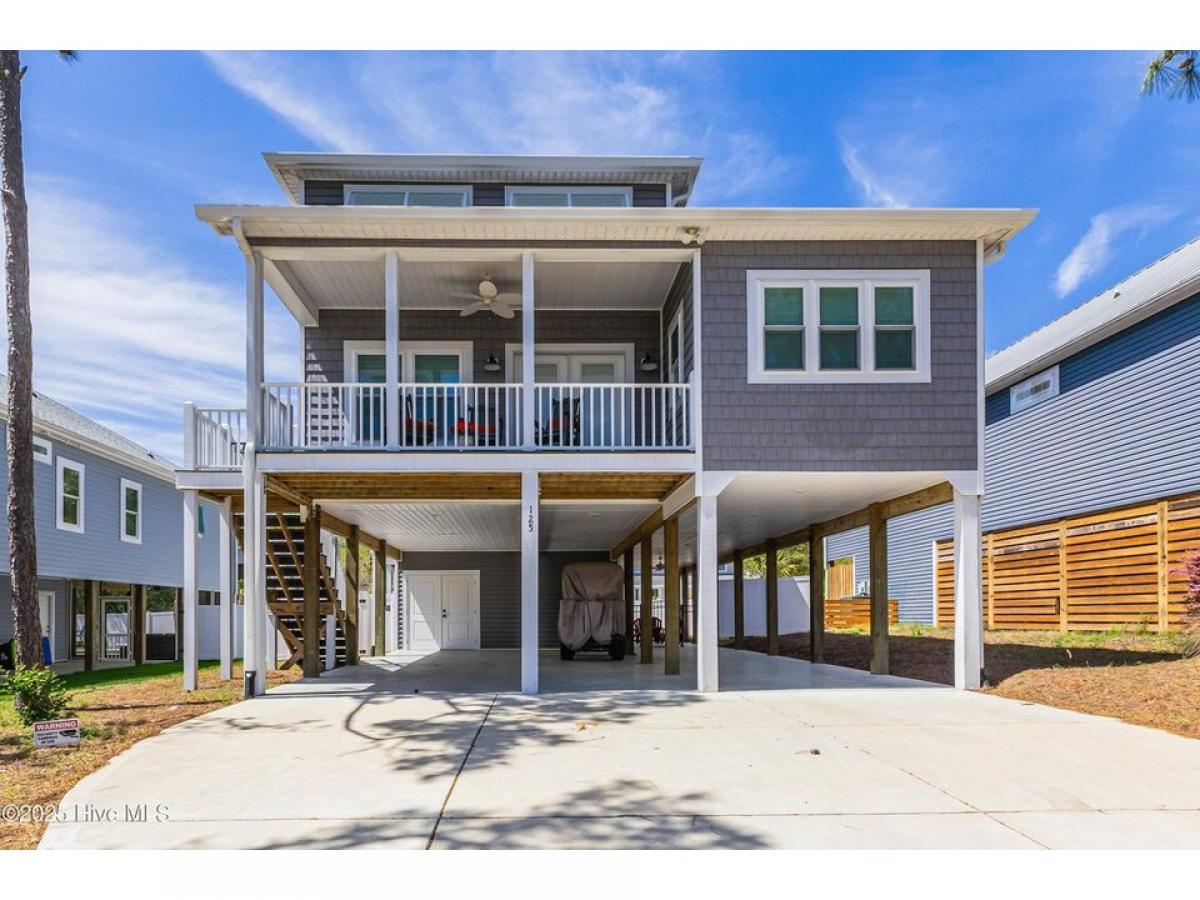 Picture of Home For Sale in Oak Island, North Carolina, United States