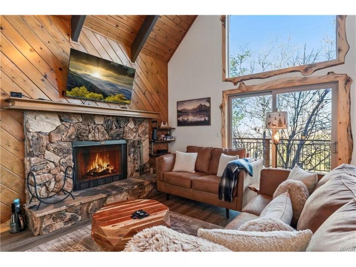 Picture of Home For Sale in Lake Arrowhead, California, United States
