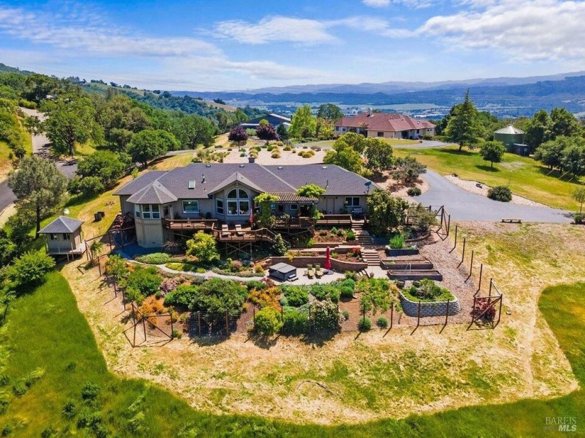 Picture of Home For Sale in Cloverdale, California, United States