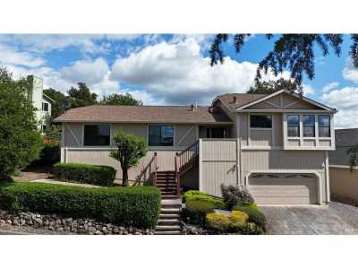 Home For Sale in Healdsburg, California