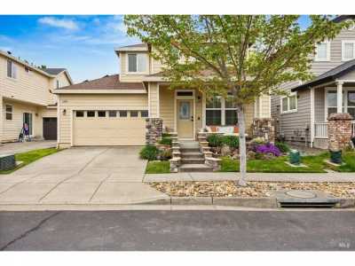 Home For Sale in Windsor, California