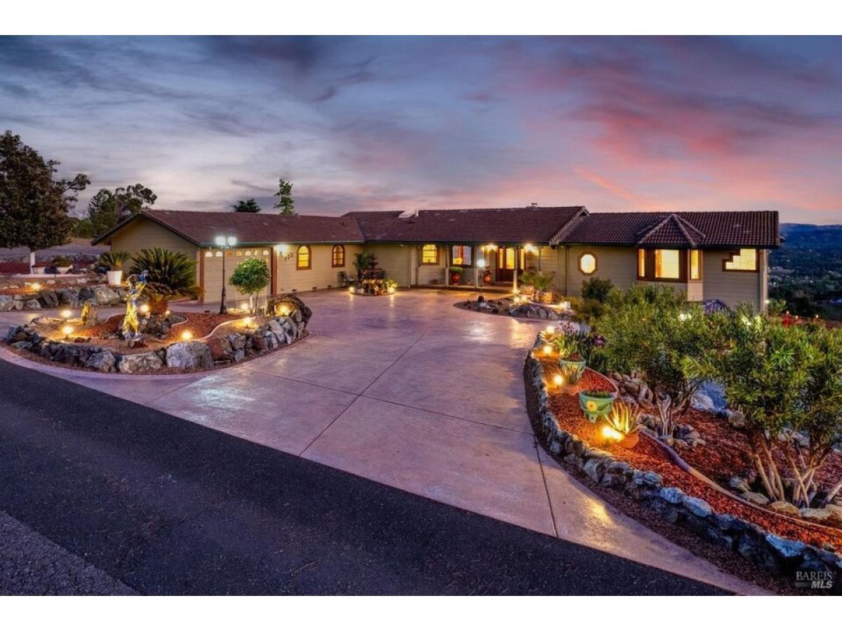 Picture of Home For Sale in Lakeport, California, United States